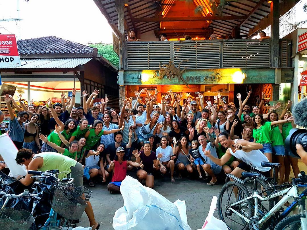 Pemandangan dari Teras Kayu Cafe